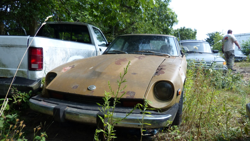 Illustration for article titled A Michigan Town Is Forcing This Man To Sell 20 Old Cars Off His Property Every Month